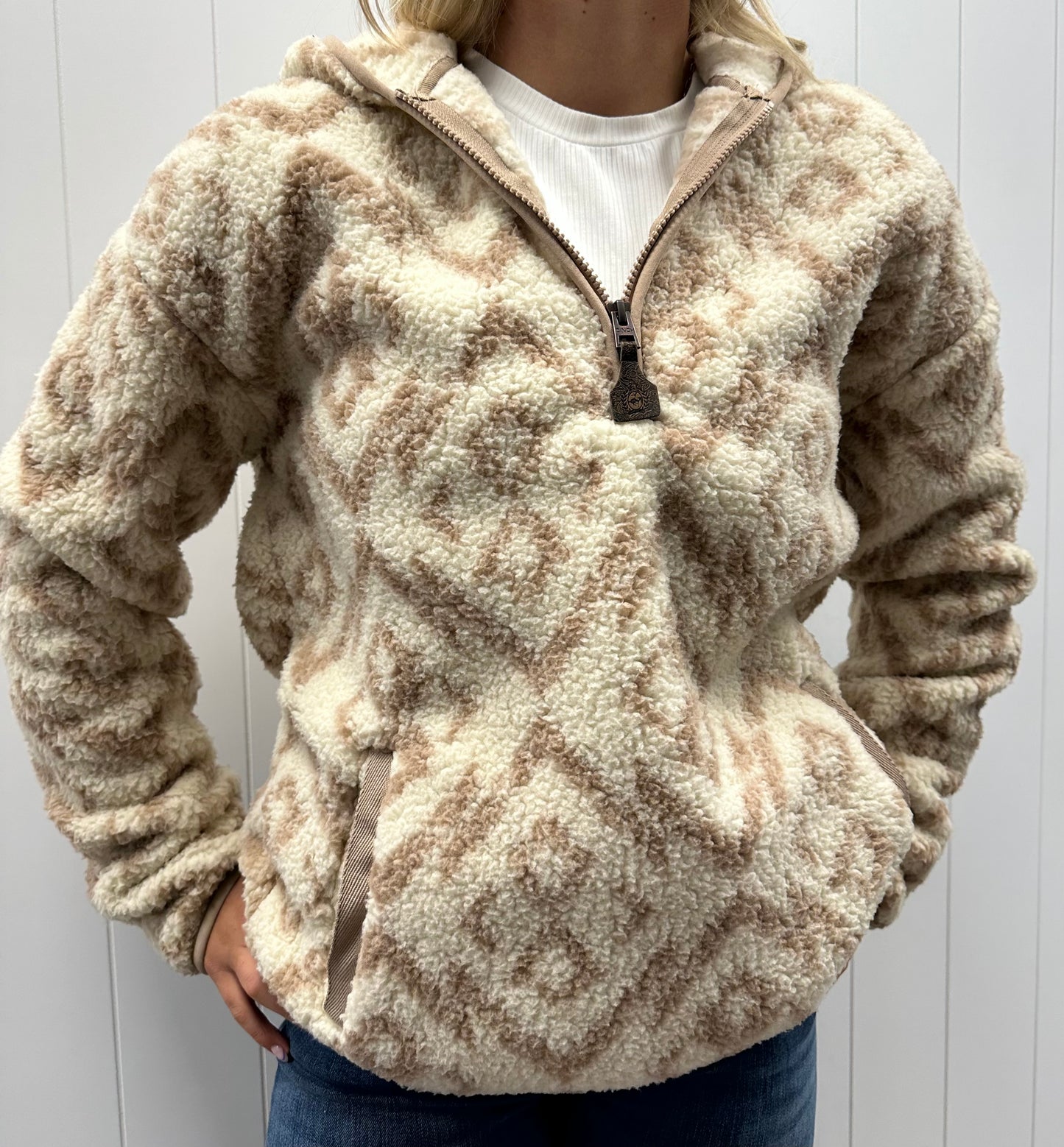 CINCH WOMENS CREAM PATTERNED 1/2 ZIP SHERPA HOODIE